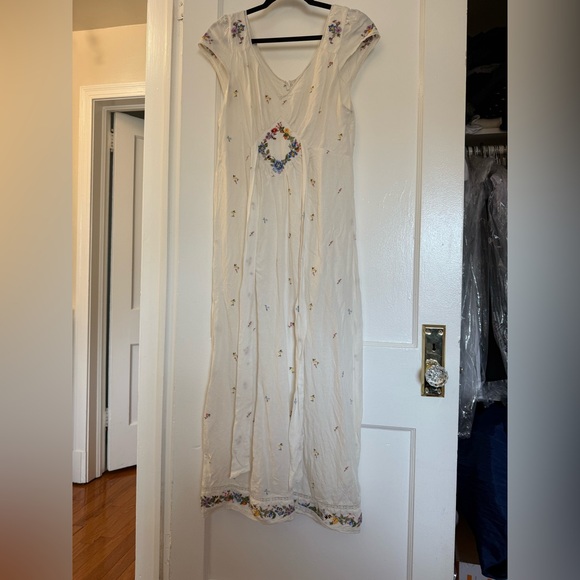 RIXO Dresses & Skirts - RIXO White Dress with Yellow Floral Detail